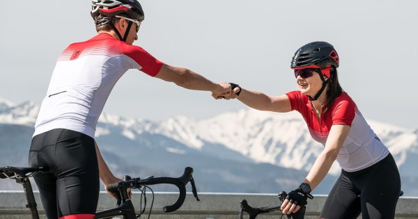 Jak damska i męska odzież rowerowa zmienia komfort jazdy?