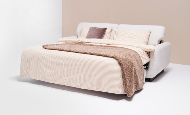 Kanapa z funkcją spania do salonu – jak wybrać nowoczesny, wygodny model na co dzień i dla gości?