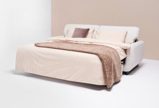 Kanapa z funkcją spania do salonu – jak wybrać nowoczesny, wygodny model na co dzień i dla gości?