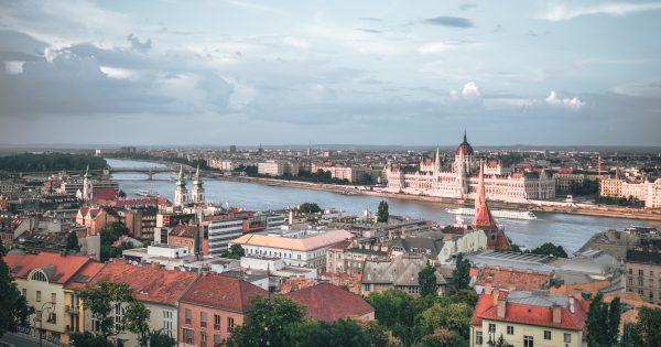 Wakacje samochodem po Węgrzech – praktyczny przewodnik dla kierowców