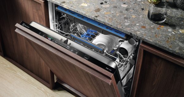Naczynia idealnie czyste bez żadnego wysiłku dzięki zmywarce Electrolux
