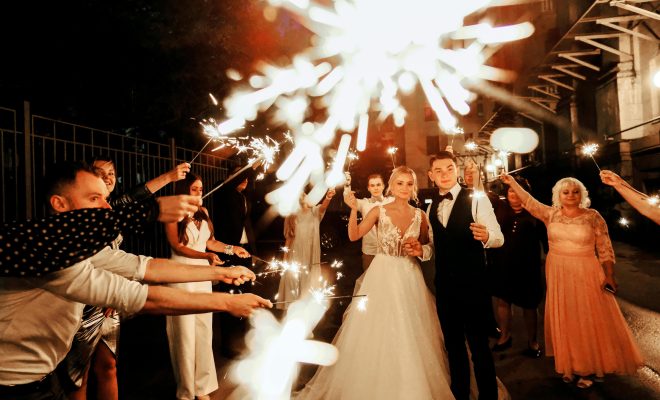 Fajerwerki na wesele - kiedy i jakie wybrać, żeby efekt był idealny