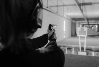 Strzelectwo sportowe w regionie - dlaczego coraz więcej osób stara się o patent strzelecki?