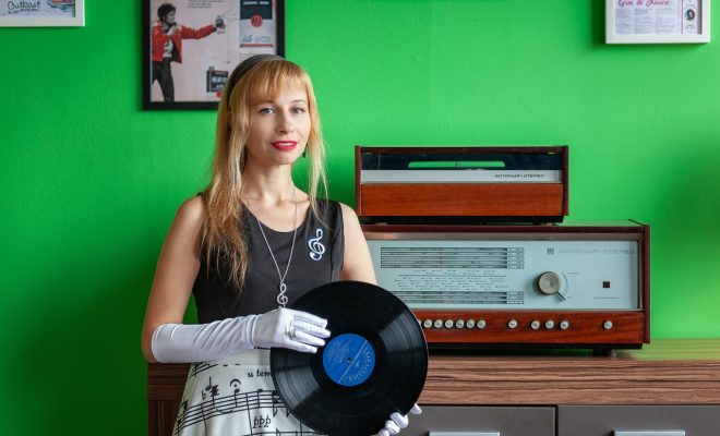 Jak wybrać idealną szafkę na płyty winylowe? Kompletny poradnik dla kolekcjonerów