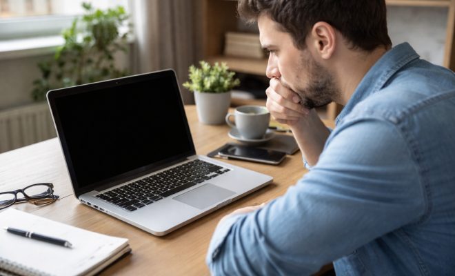 Laptop przestaje działać bez ostrzeżenia? Co zwykle dzieje się wcześniej