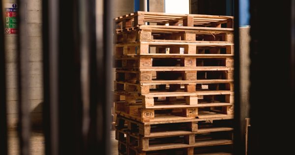 Wysyłka palet dla hurtowni – jak zoptymalizować regularne dostawy?