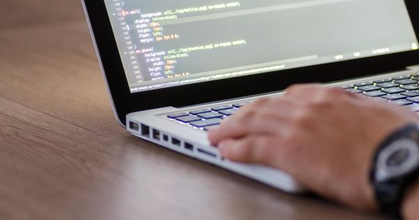 E-biznes w mniejszych miastach. Jak skutecznie wejść na rynek online?