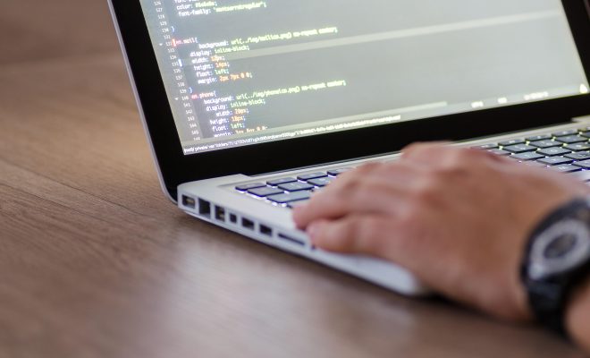 E-biznes w mniejszych miastach. Jak skutecznie wejść na rynek online?