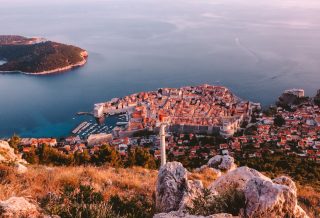 Gdzie mieszkańcy Nysy chętnie wyjeżdżają na długie weekendy? Sprawdzone kierunki na krótki wypoczynek