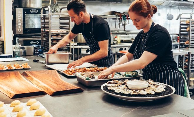 Jak wygląda dzień pracy w restauracji od zaplecza?