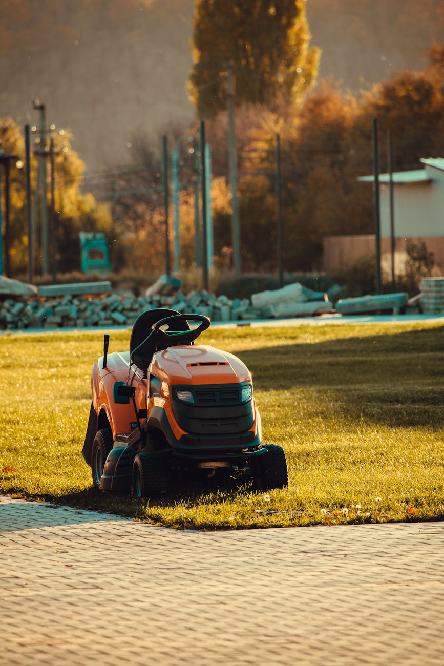 Traktorki kosiarki: Jak wybrać idealny sprzęt do Twojego ogrodu?