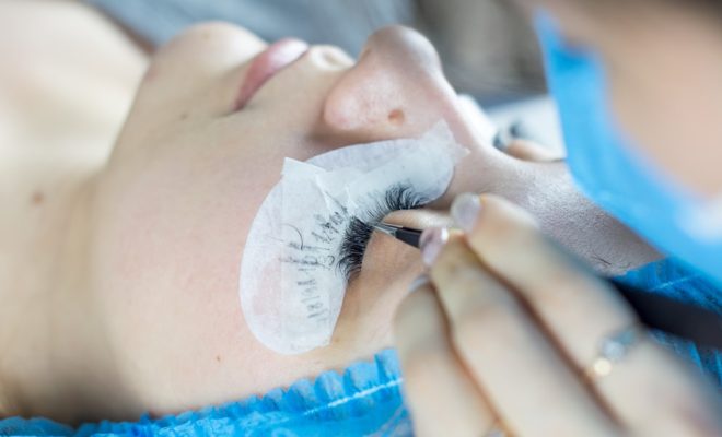 Jak otworzyć udany salon stylizacji rzęs?