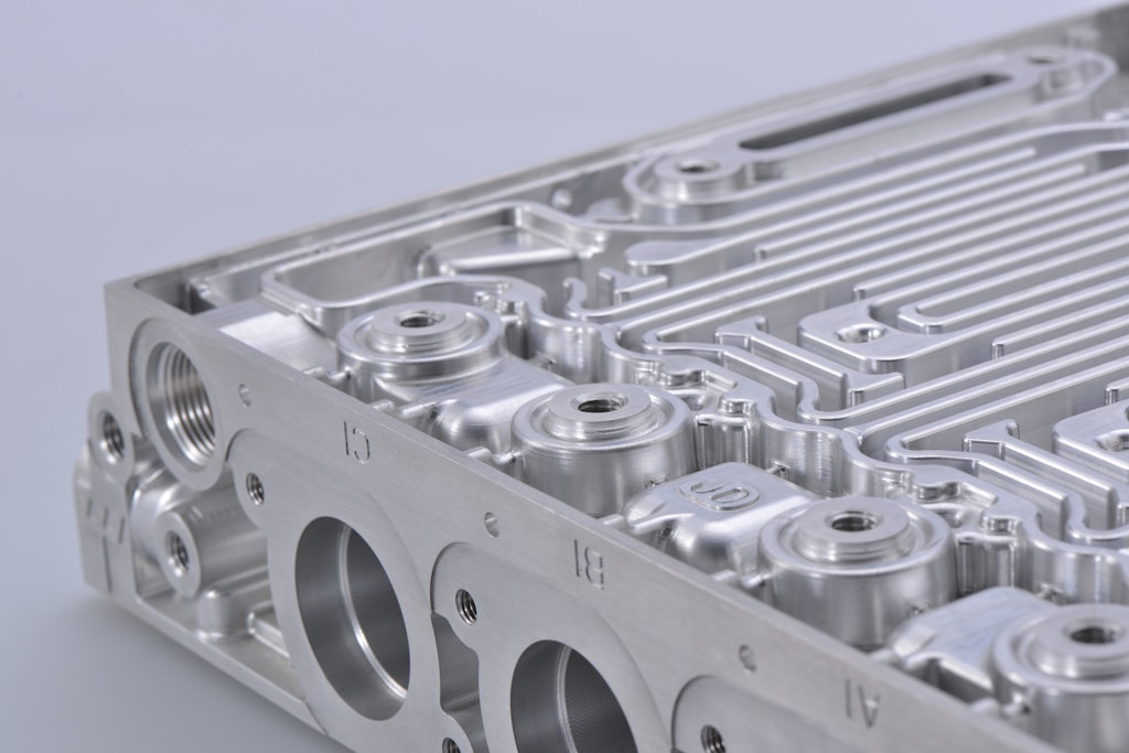 Jak technologia CNC redefiniuje współczesną produkcję?
