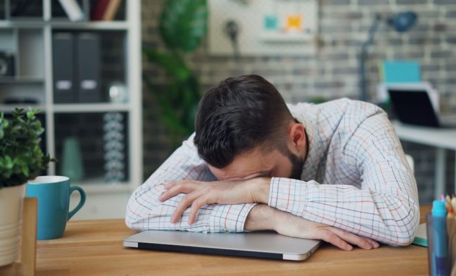 Ciągle czujesz zmęczenie? To może nie być brak snu – sprawdź te 3 ukryte niedobory