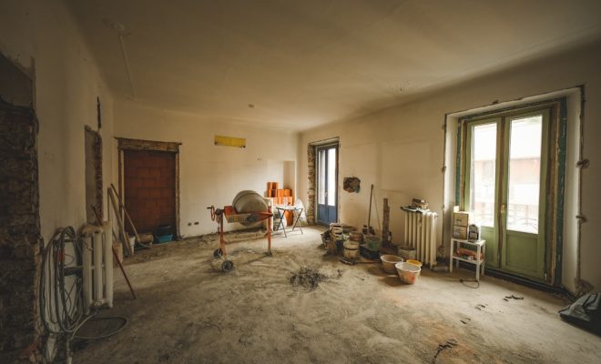 Jak uniknąć nieporozumień finansowych przy remoncie? Zaliczka, prace dodatkowe i rozliczenie etapami