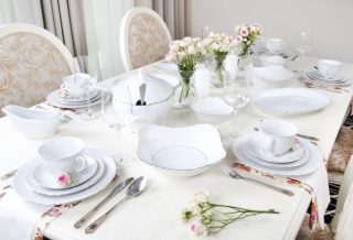 Serwis obiadowy Ćmielów. Jak wybrać porcelanową zastawę na 6 lub 12 osób?