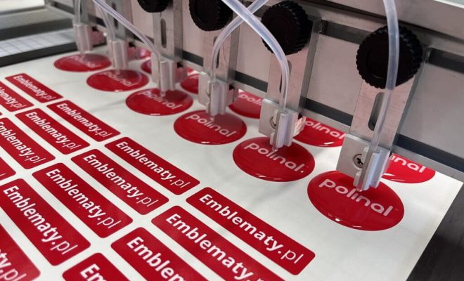 Naklejki wypukłe na zamówienie: jak przygotować projekt, żeby efekt 3D wyszedł dobrze